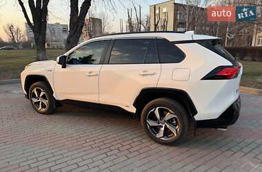 Внедорожник / Кроссовер Toyota RAV4 2021 в 