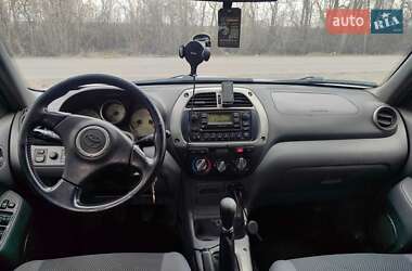 Позашляховик / Кросовер Toyota RAV4 2002 в 