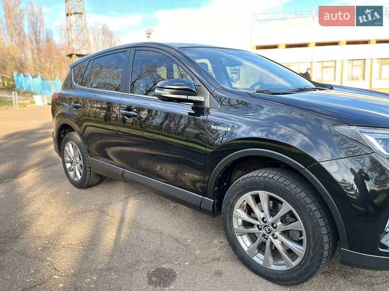 Позашляховик / Кросовер Toyota RAV4 2017 в Южноукраїнську