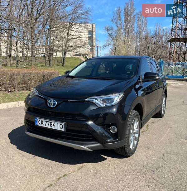 Позашляховик / Кросовер Toyota RAV4 2017 в Южноукраїнську