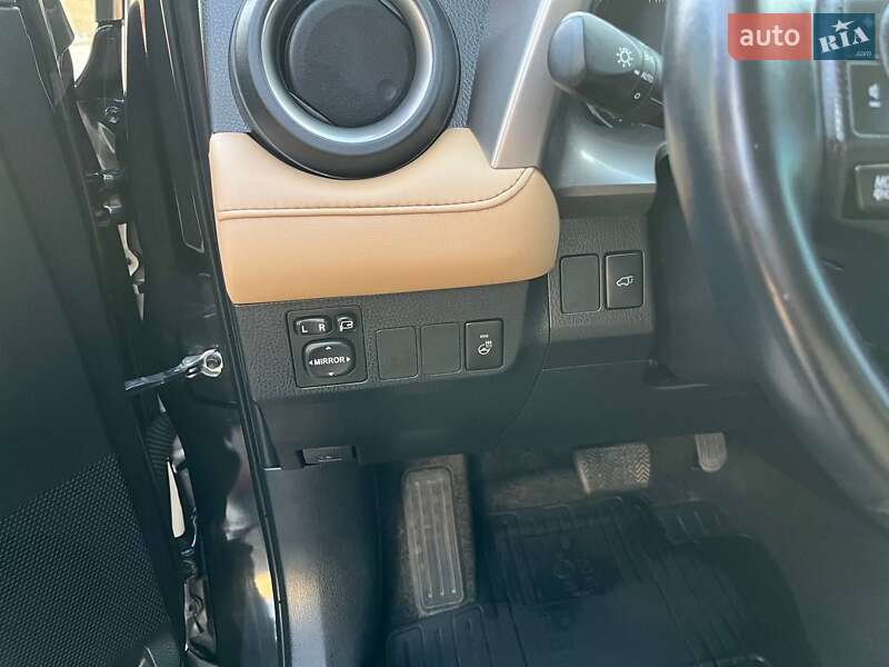 Позашляховик / Кросовер Toyota RAV4 2017 в Южноукраїнську