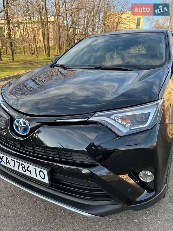 Позашляховик / Кросовер Toyota RAV4 2017 в Южноукраїнську