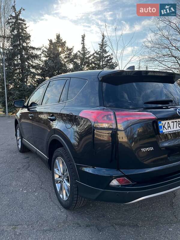 Позашляховик / Кросовер Toyota RAV4 2017 в Южноукраїнську