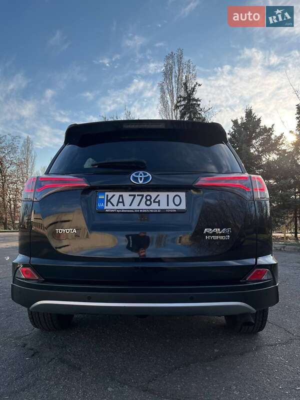 Позашляховик / Кросовер Toyota RAV4 2017 в Южноукраїнську