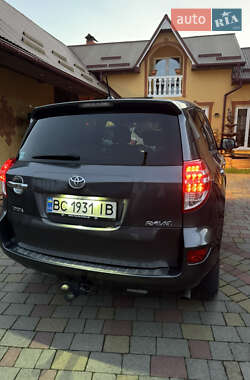 Внедорожник / Кроссовер Toyota RAV4 2009 в 