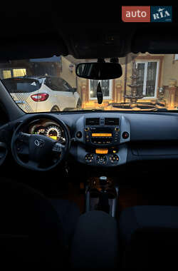 Внедорожник / Кроссовер Toyota RAV4 2009 в 