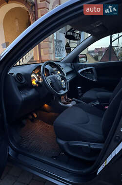 Внедорожник / Кроссовер Toyota RAV4 2009 в 