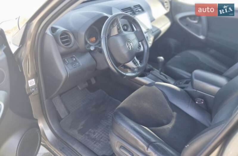 Внедорожник / Кроссовер Toyota RAV4 2010 в Днепре