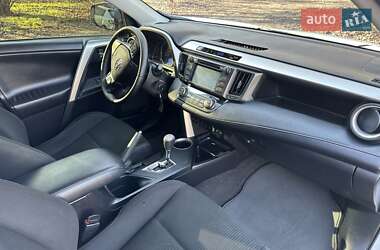 Позашляховик / Кросовер Toyota RAV4 2015 в 