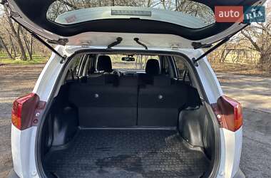 Позашляховик / Кросовер Toyota RAV4 2015 в 