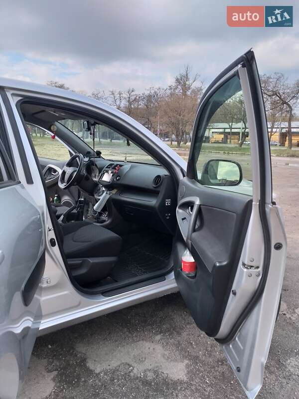 Позашляховик / Кросовер Toyota RAV4 2012 в Тернополі