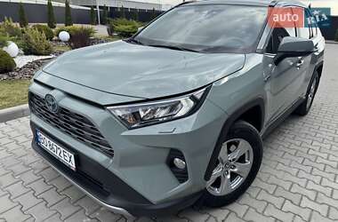 Внедорожник / Кроссовер Toyota RAV4 2021 в 