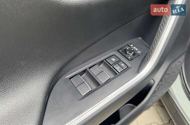 Внедорожник / Кроссовер Toyota RAV4 2021 в 
