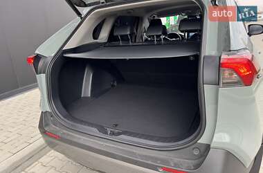 Внедорожник / Кроссовер Toyota RAV4 2021 в 