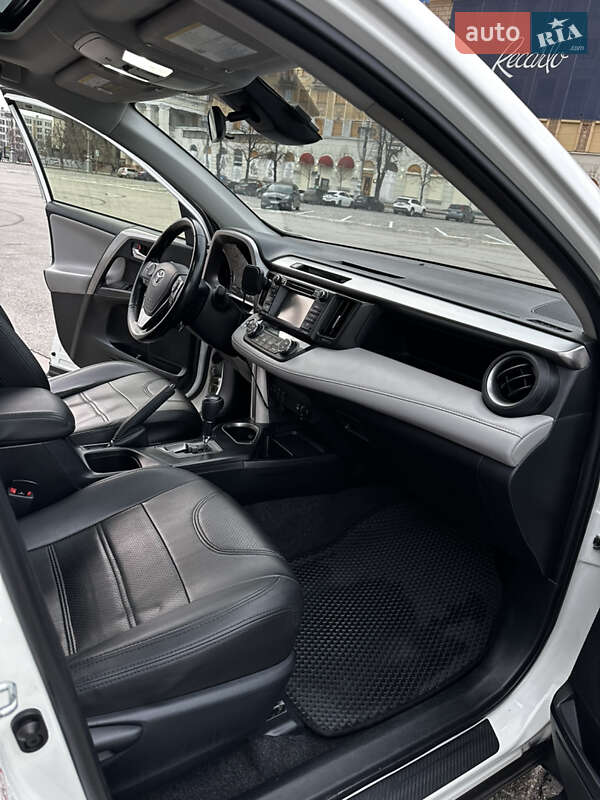 Позашляховик / Кросовер Toyota RAV4 2018 в Києві