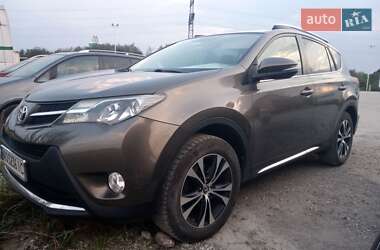 Внедорожник / Кроссовер Toyota RAV4 2015 в Хусте
