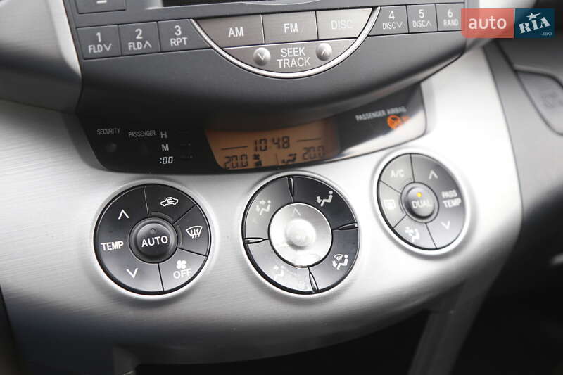 Внедорожник / Кроссовер Toyota RAV4 2006 в Киеве