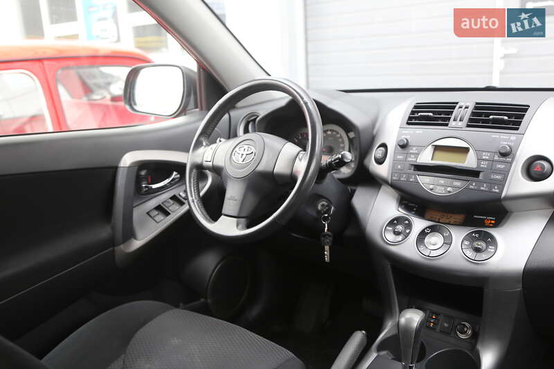 Внедорожник / Кроссовер Toyota RAV4 2006 в Киеве