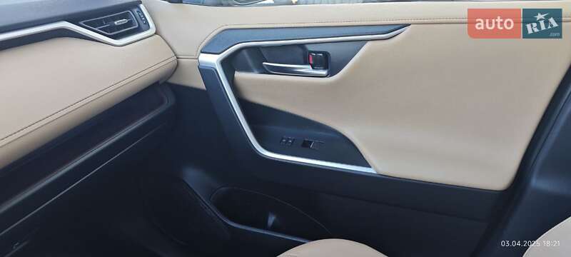 Внедорожник / Кроссовер Toyota RAV4 2022 в Киеве фото 35 Внедорожник / Кроссовер Toyota RAV4 2022 в Киеве