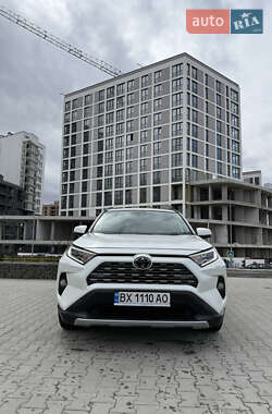 Внедорожник / Кроссовер Toyota RAV4 2019 в 