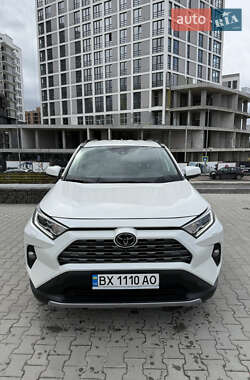 Внедорожник / Кроссовер Toyota RAV4 2019 в 