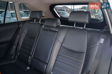 Позашляховик / Кросовер Toyota RAV4 2020 в 