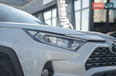 Позашляховик / Кросовер Toyota RAV4 2020 в 