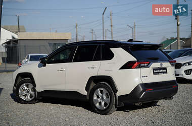 Позашляховик / Кросовер Toyota RAV4 2020 в 