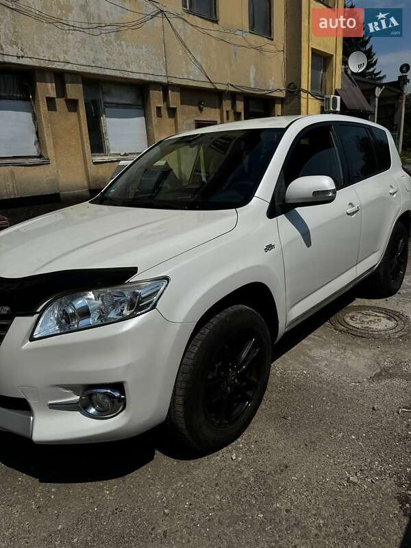 Позашляховик / Кросовер Toyota RAV4 2012 в 