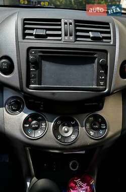 Позашляховик / Кросовер Toyota RAV4 2012 в 