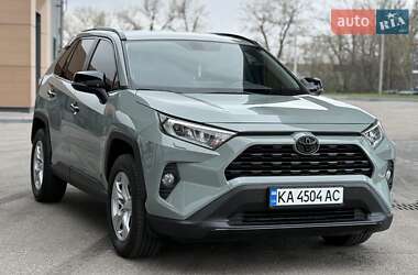 Внедорожник / Кроссовер Toyota RAV4 2019 в 