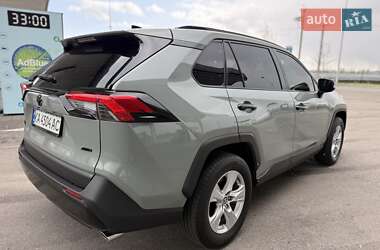 Внедорожник / Кроссовер Toyota RAV4 2019 в 