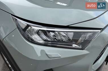 Внедорожник / Кроссовер Toyota RAV4 2019 в 