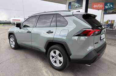Внедорожник / Кроссовер Toyota RAV4 2019 в 