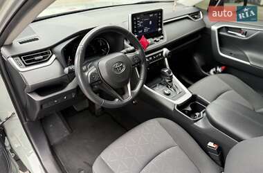 Внедорожник / Кроссовер Toyota RAV4 2019 в 
