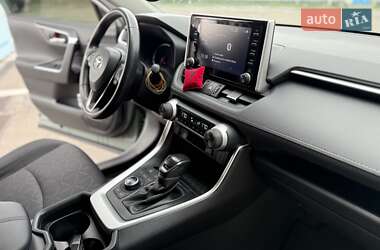 Внедорожник / Кроссовер Toyota RAV4 2019 в 