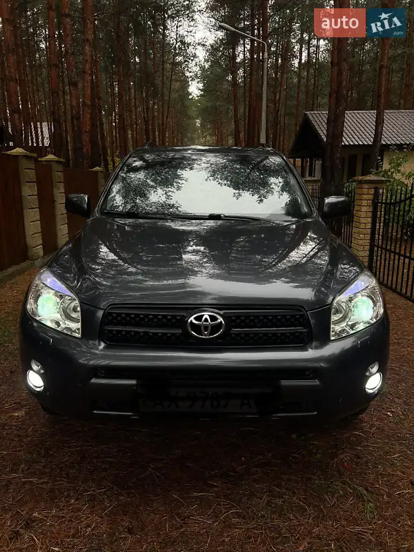 Внедорожник / Кроссовер Toyota RAV4 2006 в 