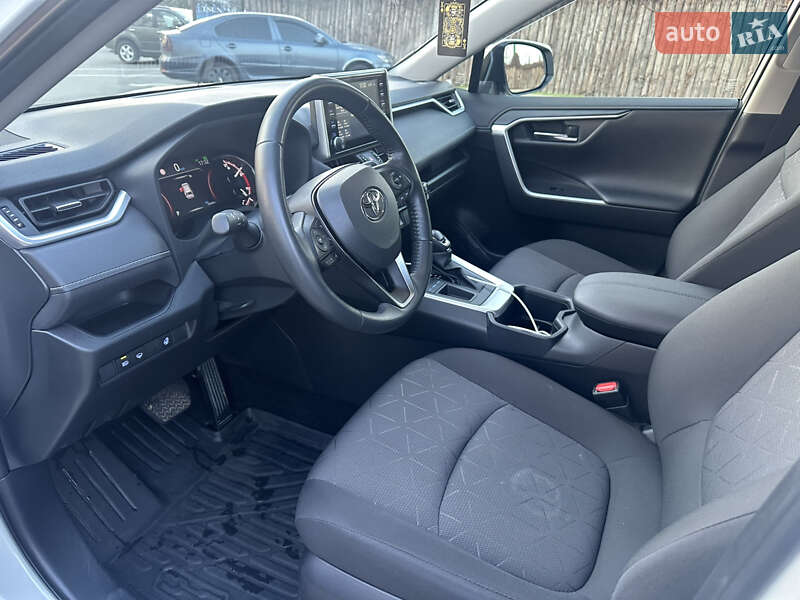 Позашляховик / Кросовер Toyota RAV4 2022 в Тячеві