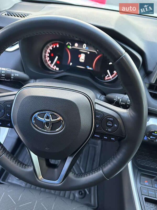 Позашляховик / Кросовер Toyota RAV4 2022 в Тячеві