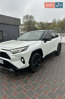 Позашляховик / Кросовер Toyota RAV4 2024 в 