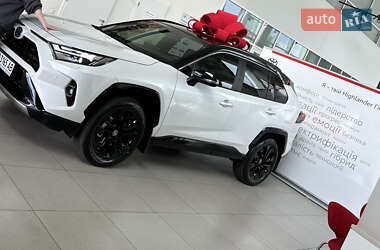 Позашляховик / Кросовер Toyota RAV4 2024 в 