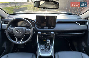 Внедорожник / Кроссовер Toyota RAV4 2023 в 