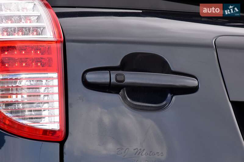 Внедорожник / Кроссовер Toyota RAV4 2010 в Дрогобыче