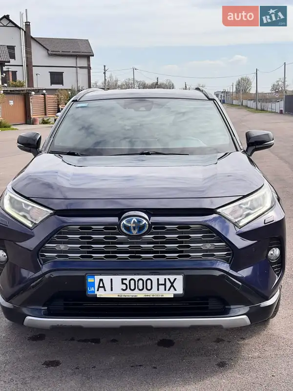 Позашляховик / Кросовер Toyota RAV4 2019 в 