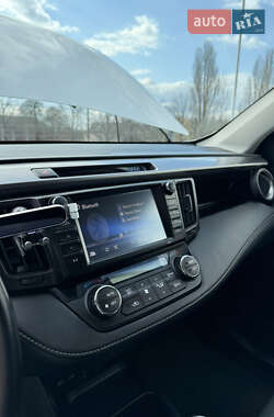 Внедорожник / Кроссовер Toyota RAV4 2016 в 