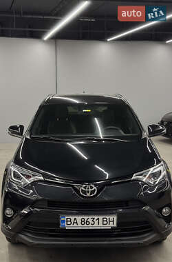 Внедорожник / Кроссовер Toyota RAV4 2016 в 