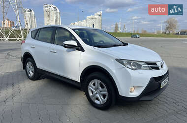 Внедорожник / Кроссовер Toyota RAV4 2014 в 