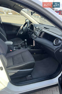Внедорожник / Кроссовер Toyota RAV4 2014 в 