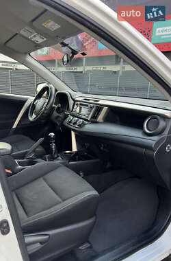 Внедорожник / Кроссовер Toyota RAV4 2014 в 