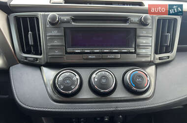 Внедорожник / Кроссовер Toyota RAV4 2014 в 